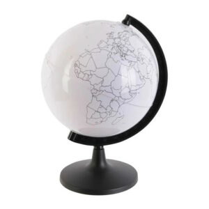 Avec ce globe à personnaliser, votre enfant sera incollable en géographie ! Disponible chez Tetard et nénuphar.